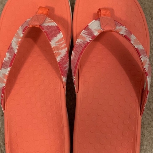 Vionic flip flops - Picture 2 of 2